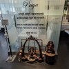 PRIYA  - エレベーターを降りるとすぐ店内