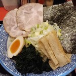 Hokkaido Ramen Okuhara Ryu Kura Kawazoe Ten - 具がたっぷり！