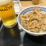 Yoshinoya Narita Kokusaikuko Dai2 Taminaru Honkan Ten - 別日　牛丼並盛りネギ抜き  and モルツ