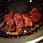 Yakiniku Restaurant Matsunomi - 中落ちカルビ焼いてます