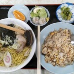 十八番 - わんたん麺とチャーハン