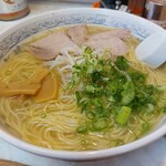 大連 - 透き通った黄金色のスープ