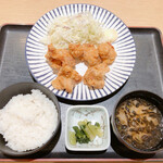 Taishu Shokudo Tengu Hall Dokkyo Daigaku Mae Higashiguchi Ten - 鶏から定食