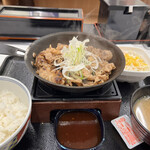 Yoshinoya Kamata Higashiguchi Ten - 鉄板牛焼肉定食