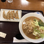 Izu Mura no Eki Nousanbutsu Chokubaijo - おすすめの煮豚ラーメン餃子セット・1080円