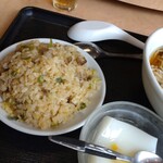 叙香苑 - ラーメンと半チャーハン　半チャーハン　より気味