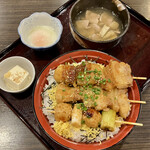 もつ屋 良蔵商店 - 厚切り豚バラ串丼大盛無料ドリンク付き900円税込