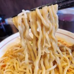 Bowbow Ramen Tomi - 麺は太縮れ短めモッチリ旨い