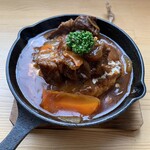 cafe & kitchen Yukinoki - ランチA《特製ビーフシチューハンバーグ 1,530円》メイン／国産牛(由利牛＆三梨牛)を贅沢に使ったビーフシチューに国産豚のハンバーグ　＊主役はシチューの国産牛