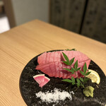 Kakurega Hasshu Kokura - 生本マグロ断面刺し