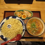 Fujiyama 55 Rashikku Ten - 全部のせ濃厚つけ麺フジヤマ盛