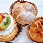 Cream puff Senmon Ten Bon bonne - フルーツコンポート、シュークリーム、シューカラメレーゼ