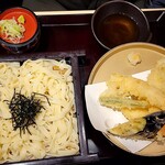 Kushiro Fukutei Asahikawa Ten - ・天ざる蕎麦(きしめんバージョン・冷)1380円