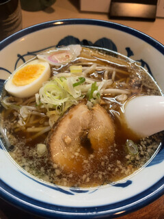 Ramen Sasafune - 醤油ラーメン シャキシャキもやし、とろとろチャーシューんまい‼️