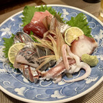 季節料理 海津 - さしみ盛合せ　旬の魚が泳ぐ！