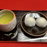 Chogoro Mochi Honpo Hon Ten - 長五郎餅(2個)とお煎茶のセット