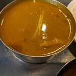 Indian Palace - チキンカレー辛口
                        半口大くらいの肉塊が3つ