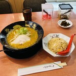 Tonkotsu Ramen Tsubaki Yamazaki Ten - 期間限定　豚骨カレーらーめん　８５０円