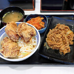 Yoshinoya Takamatsu Kawaramachi Ten - から揚げ丼並盛、牛皿並盛、キムチセット