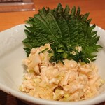 Yakitori Hane - 鶏ささみのなめろう。味噌、生姜、ネギ、甘い系なんか(砂糖？)美味しかったです。大葉も歯ごたえがあり、香りもバッチリ。