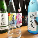 日本酒バルUMAMI - 地酒は常時16種類～20種類、季節酒を中心にご用意。