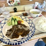 Forest Cat - 1日限定5食《チーズ in ハンバーグ 1,000円》＊きのこたっぷりデミグラスソースがけ