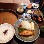 野さく - 令和5年6月 ランチタイム
カレイ唐揚げ定食 500円
カレイ唐揚げ、ご飯、みそ汁、小鉢10品