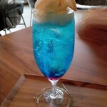 Awesome Cafe - ドリンク写真:うみいろクリームソーダ　700円