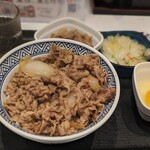 Yoshinoya Jiyugaoka Ten - 牛丼アタマ大盛り＋肉だく(牛小鉢)＋玉子＋お新香