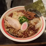 Odawara Kei Ramen Monja Sakaba Hoshi Itsutsu - 小田原系ラーメン+雲呑3個(950円)