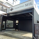 Croissant Factory MIL - お店の外観