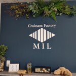 Croissant Factory MIL - お店のロゴ