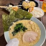 Yokohama Iekei Ramen Konshinya Mishima Ten - 醤油ラーメン　780円　+　麺大盛り　100円