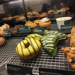 STARBUCKS COFFEE Umeda Tsutayashoten - ショーケース