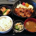 居酒屋どらごん - B定食（680円）