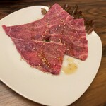 Honkaku Yakiniku Kuroge Wagyu Zen - 上ツラミ(塩)