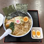 Toku Chan Ramen Hon Ten - チャーシューメン大盛り
                        [トッピング] 煮玉子、手打ちワンタン