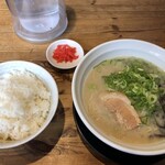 Ono Zekkouchou Ramen - 豚骨・白のらーめんライスセット。