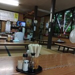 211549490 - 店内の雰囲気　広いお座敷席で左側はテーブル席になってます。