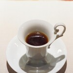 Saucer - ハーブ鶏を煮込んで濾して、また煮込濾して、ハーブ玉葱、葱を加えたトリプルコンソメスープ