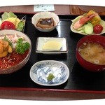 Tabi no Eki - こちらは３色丼だ、本場もんは美味しいぞ