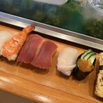 Kogane Sushi - 左半分。