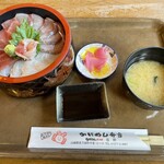 Kani Kani Kan Uosui - 大漁丼