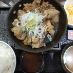 Yoshinoya Seiseki Sakuragaoka Eki Ten - 鉄板牛カルビ定食