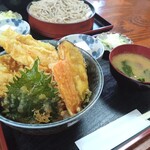 割烹みや川 - 鶏天丼800円（大きさ伝わるかな〜）