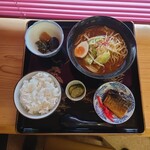 終着北濃駅 - ●ピリ辛味噌ラーメン定食　850円
            
            ◯ピリ辛味噌ラーメン
            宝暦郡上味噌使用とメニューには書かれている。
            なので『郡上味噌ラーメン』ということになる。