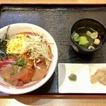 212372339 - 海鮮丼(990円)