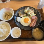 Gusto Yokosuka Shioiri Ten - よりどりバランス朝定食