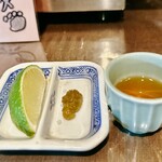 Ramen BAR Snack, Izakaya - ライム・柚子胡椒・鰹オイルで爽やかに味変が楽しめます