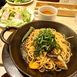 Spaghetti Basilico Kyubikkupuraza ShinYokohama Ten - グリル野菜入り 青じそバター。サラダスープセット